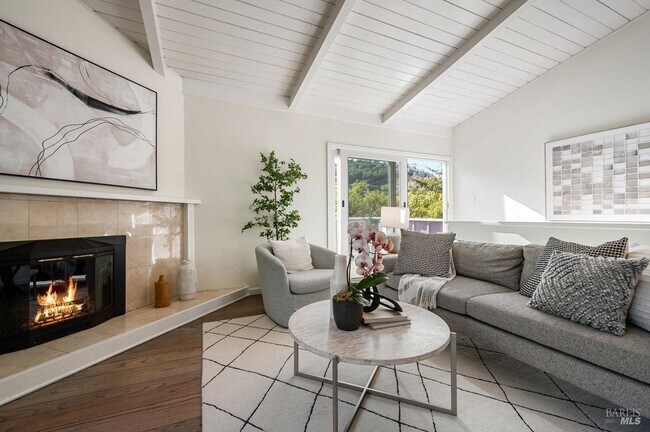 Living room - 19 Savannah Ave