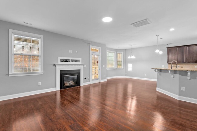 Foto del edificio - Stunning 5BR House in Holly Springs