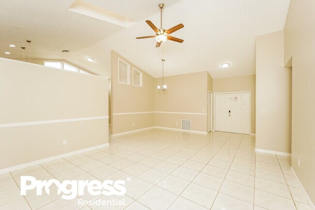 Foto del edificio - 679 Carnation Ct