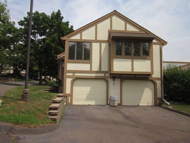 Building Photo - 690 Forest Rd