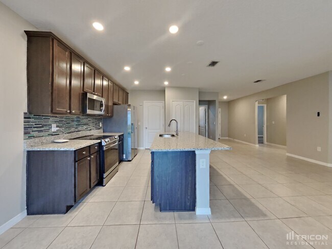 Building Photo - 15271 Aquarius Way Mascotte FL