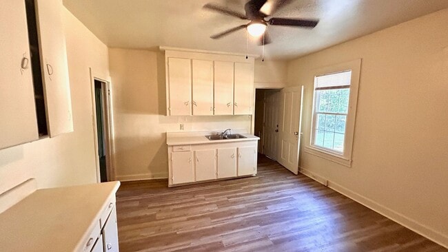 Building Photo - Hillside Ave #115