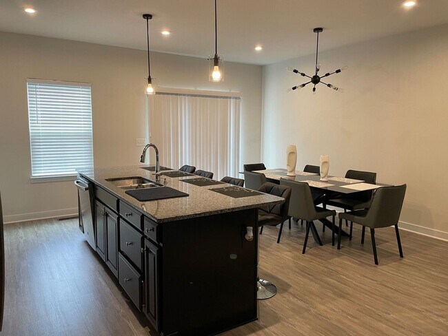 Foto del edificio - Spacious 3-Bedroom Townhome in Norfolk! "A...