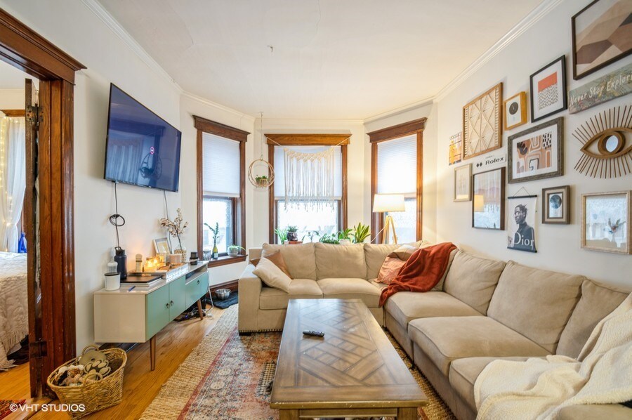 Sala de estar - 1233 W Newport Ave