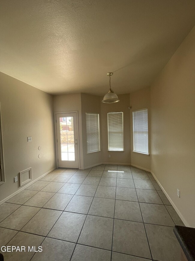 Building Photo - 3708 Prairie Rose St