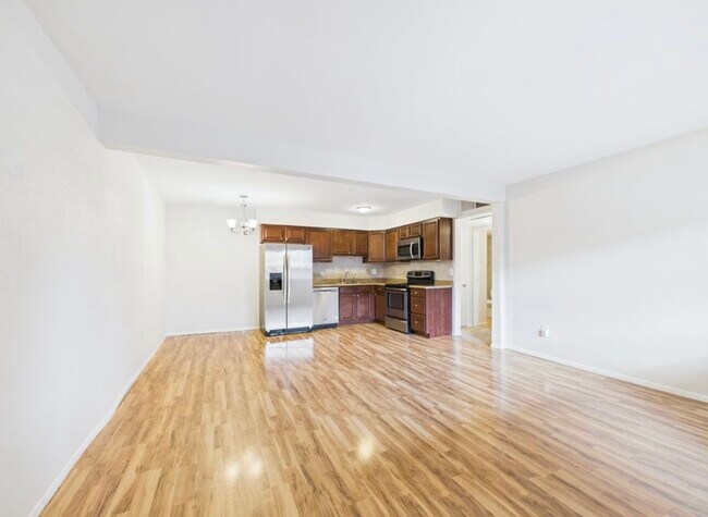Foto del edificio - 3663 S Sheridan Blvd