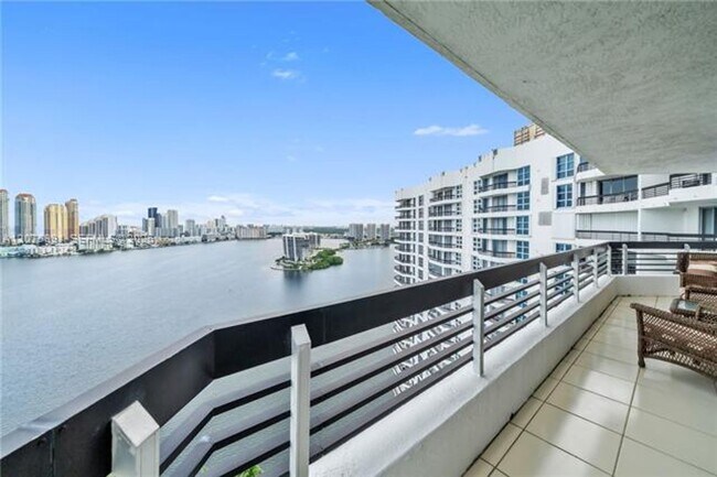 Foto del edificio - 3530 Mystic Pointe Dr