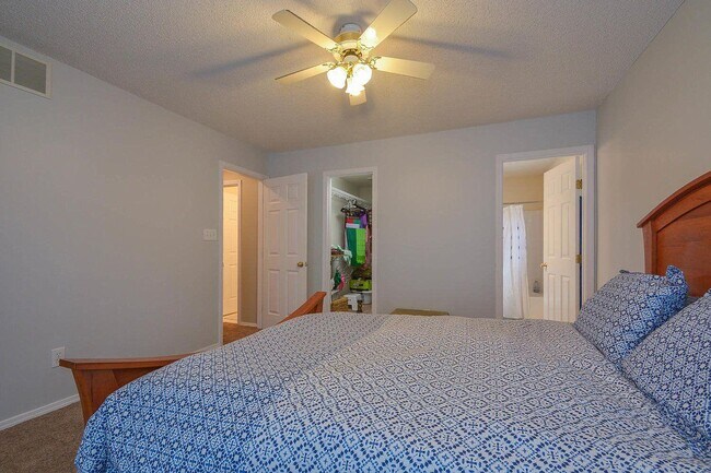 Foto del edificio - 2213 S Sweetbriar Ct