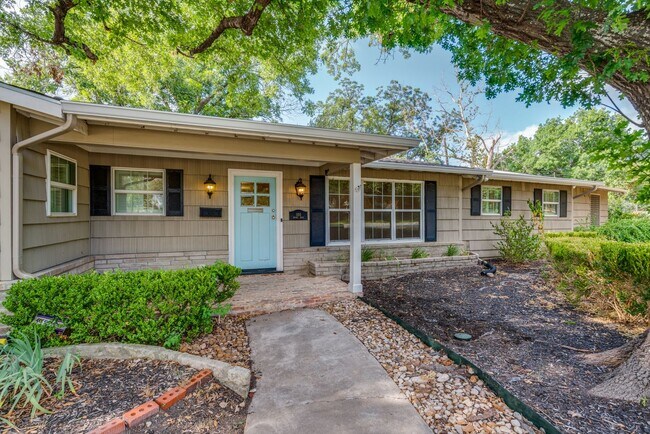 Building Photo - TERRELL HILLS 3-BEDROOM, SINGLE STORY