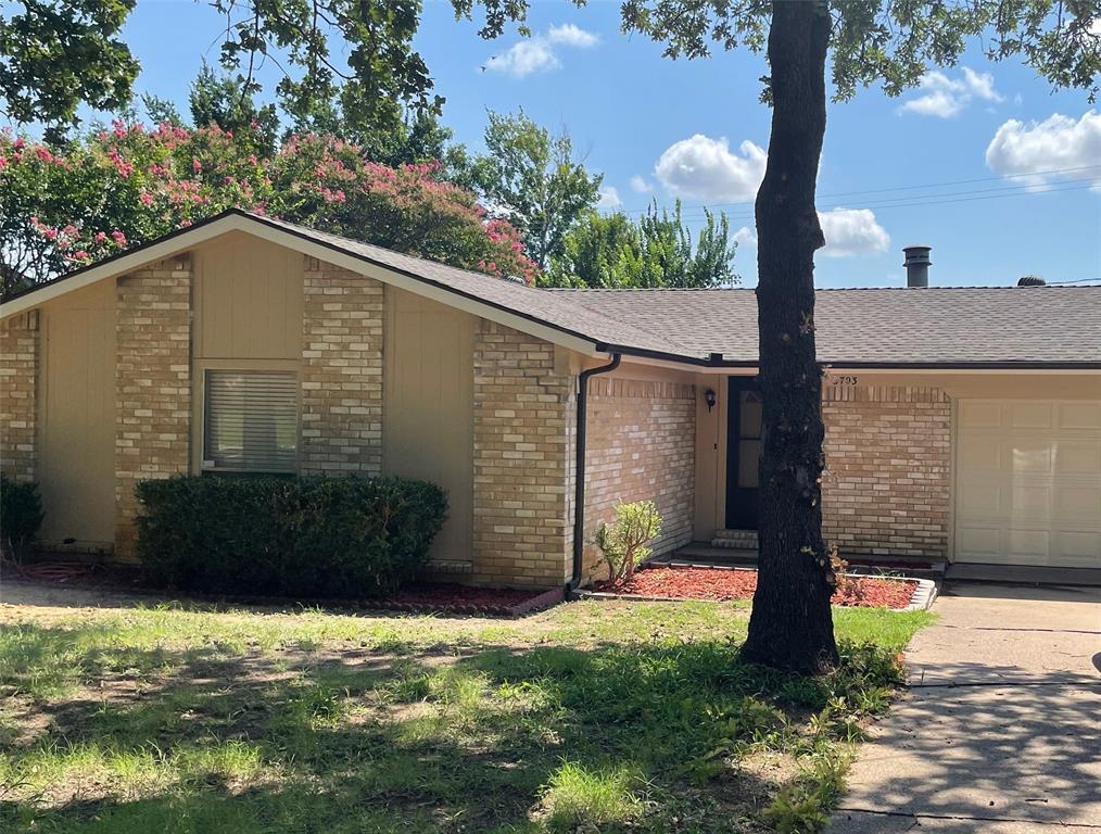 Primary Photo - 3703 French Wood Dr