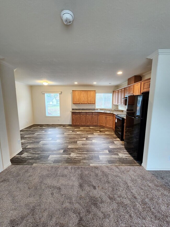 Foto del edificio - 3 bedroom 2 bath home in Bucoda WA