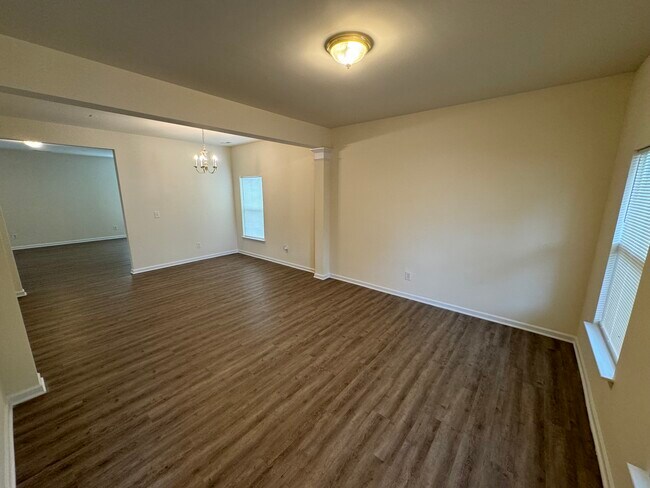 Building Photo - 1420 Ladora Dr