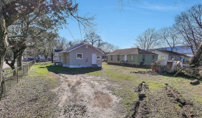 Building Photo - 2 BR 1 BA house for Rent