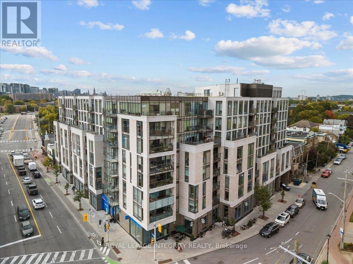 Primary Photo - 411-411 MacKay St