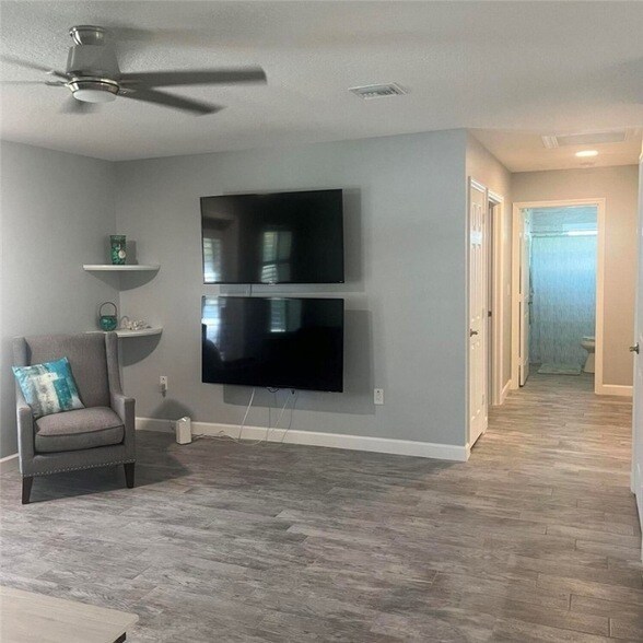 Foto del edificio - 5845 Garretts Rd