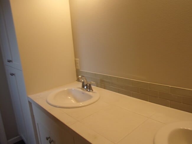 Building Photo - Watch the River