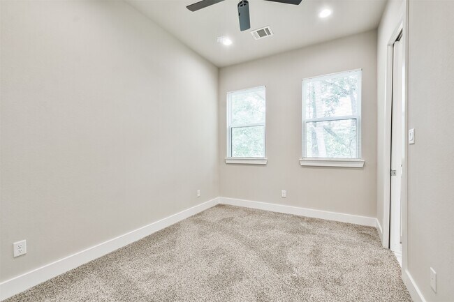 Building Photo - 810 Mansfield St