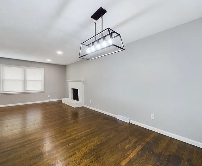 Foto del edificio - Spacious 4 Bed | 2 Bath Renovated Home!