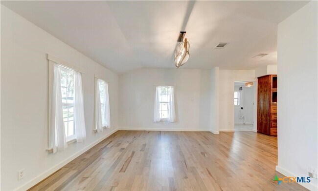 Foto del edificio - 12802 County Line Rd