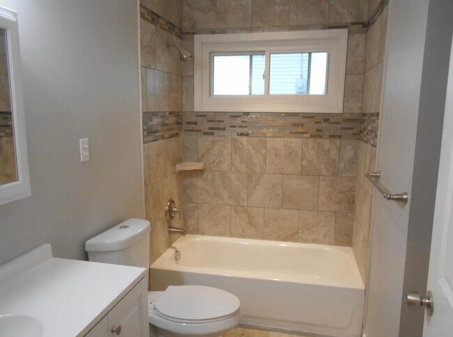Foto del edificio - 216 Sandalwood Dr