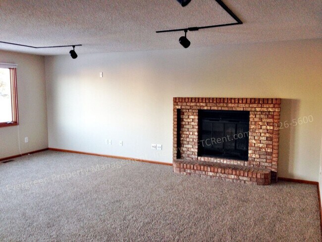 Building Photo - Single Family Home in Fort Collins!