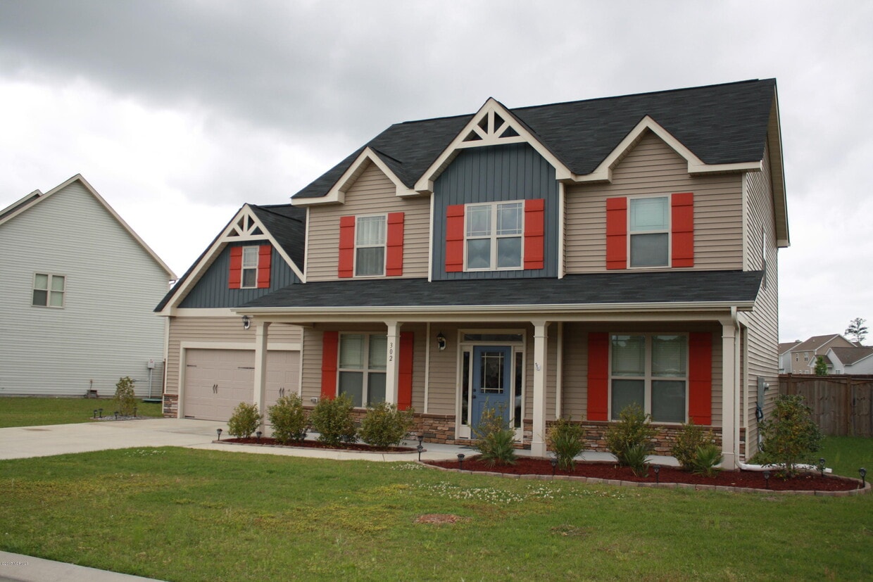 Primary Photo - 302 SW Plantation Dr