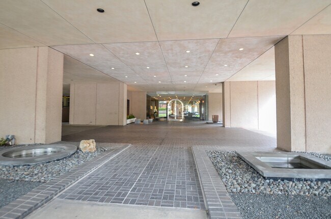 Foto del edificio - 5000 Montrose Blvd