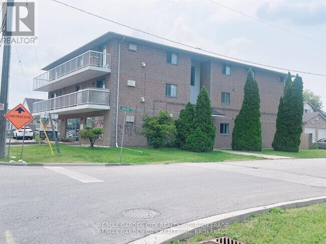 Photo du bâtiment - 210 Pelham Rd