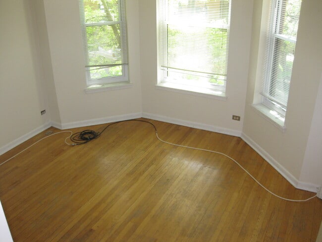 Living Room - 908 W Grace St