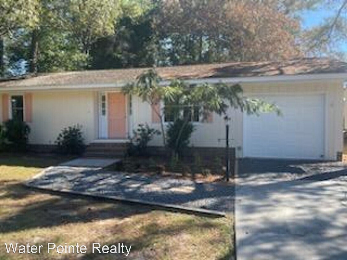 3 br, 2.5 bath House 1077 High Point Ave SW House Rental in Calabash, NC