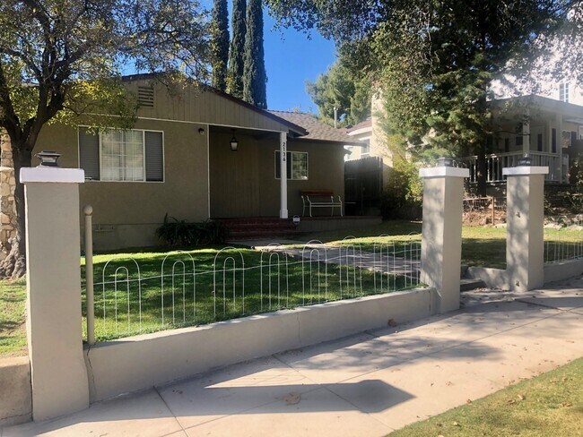 Foto del edificio - 2136 Crescent Ave