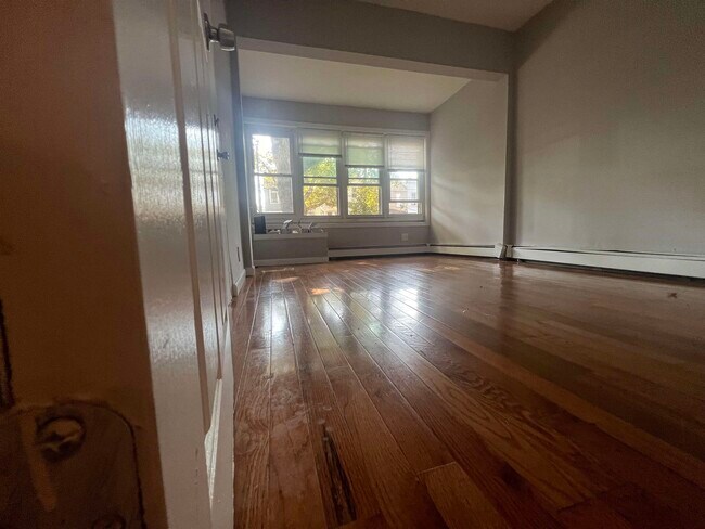 Foto del edificio - 439 Mallory Ave