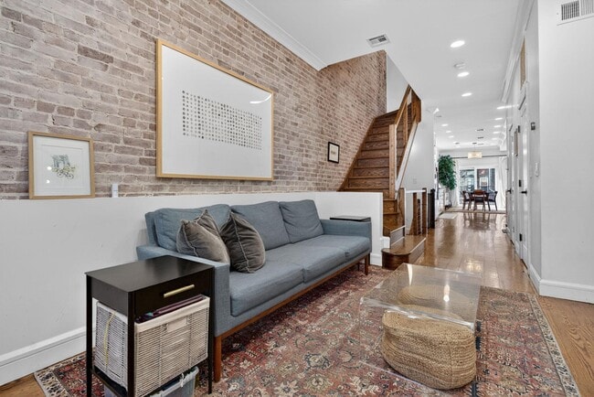 Building Photo - 926 Park Ave