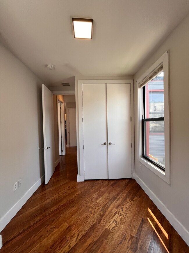 Building Photo - 749 Garfield Ave