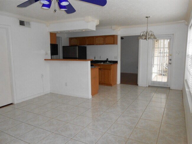 Building Photo - 2750 Holly Hall St