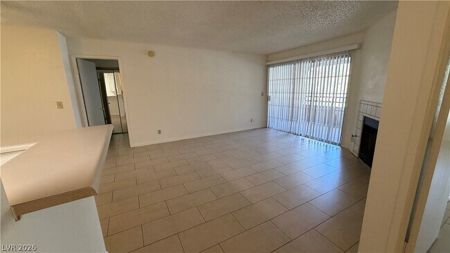 Foto del edificio - 2200 S Fort Apache Rd