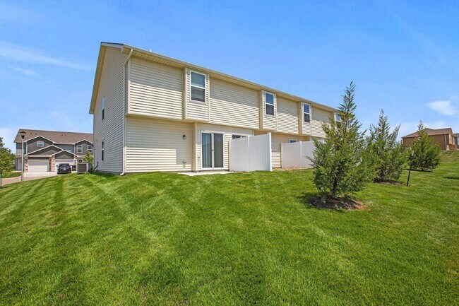 Foto del edificio - Oak Woods Townhomes