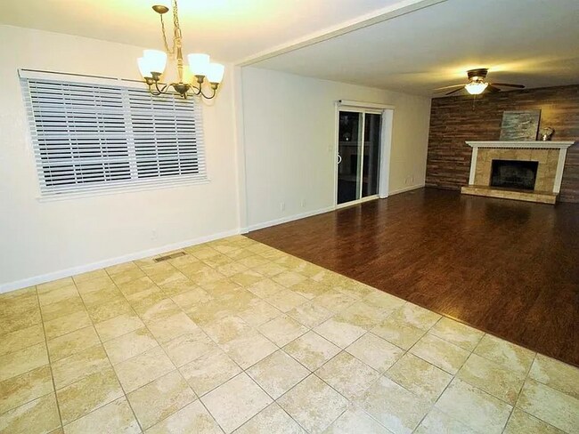 Foto del edificio - 464 E Magill Ave