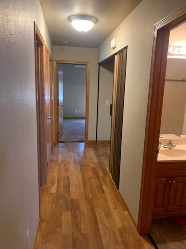 Foto del edificio - $1700 - 3 Bedroom, 2 Bathroom Townhome - Garage and Large Yard!