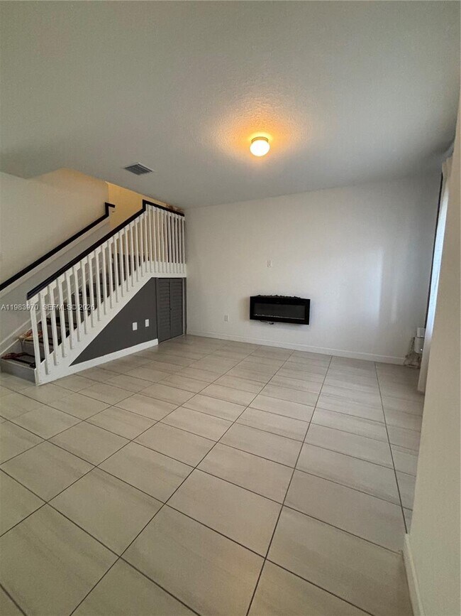 Foto del edificio - 355 NW 12th Ave