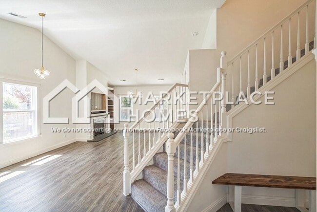 Building Photo - 304 NW 25th Pl