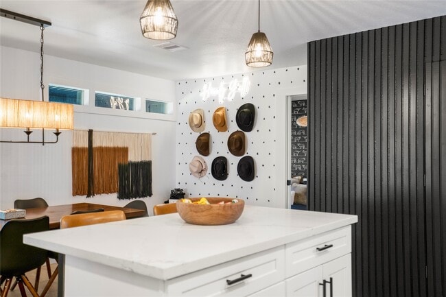 Building Photo - 9619 Chatfield St