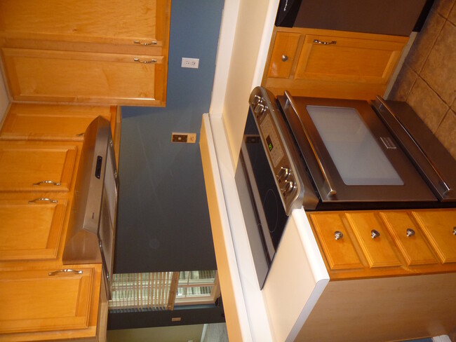 Building Photo - Beautiful 2 Bedroom 2-bathroom home in Pac...