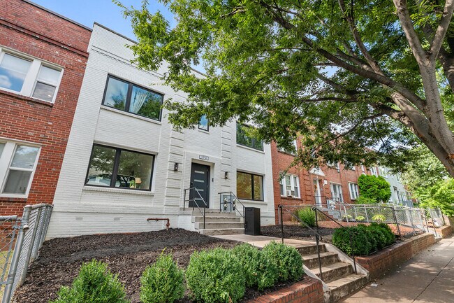 Building Photo - 1314 Orren St NE