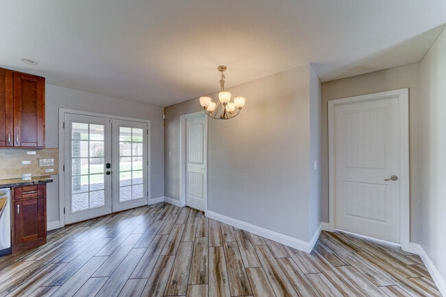 Building Photo - 1716 W Villa Theresa Dr