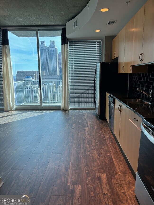Foto del edificio - 400 W Peachtree St NW