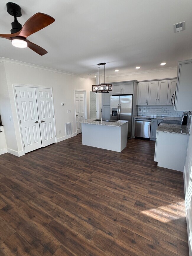 Foto del edificio - 1415 Woodbine Ave