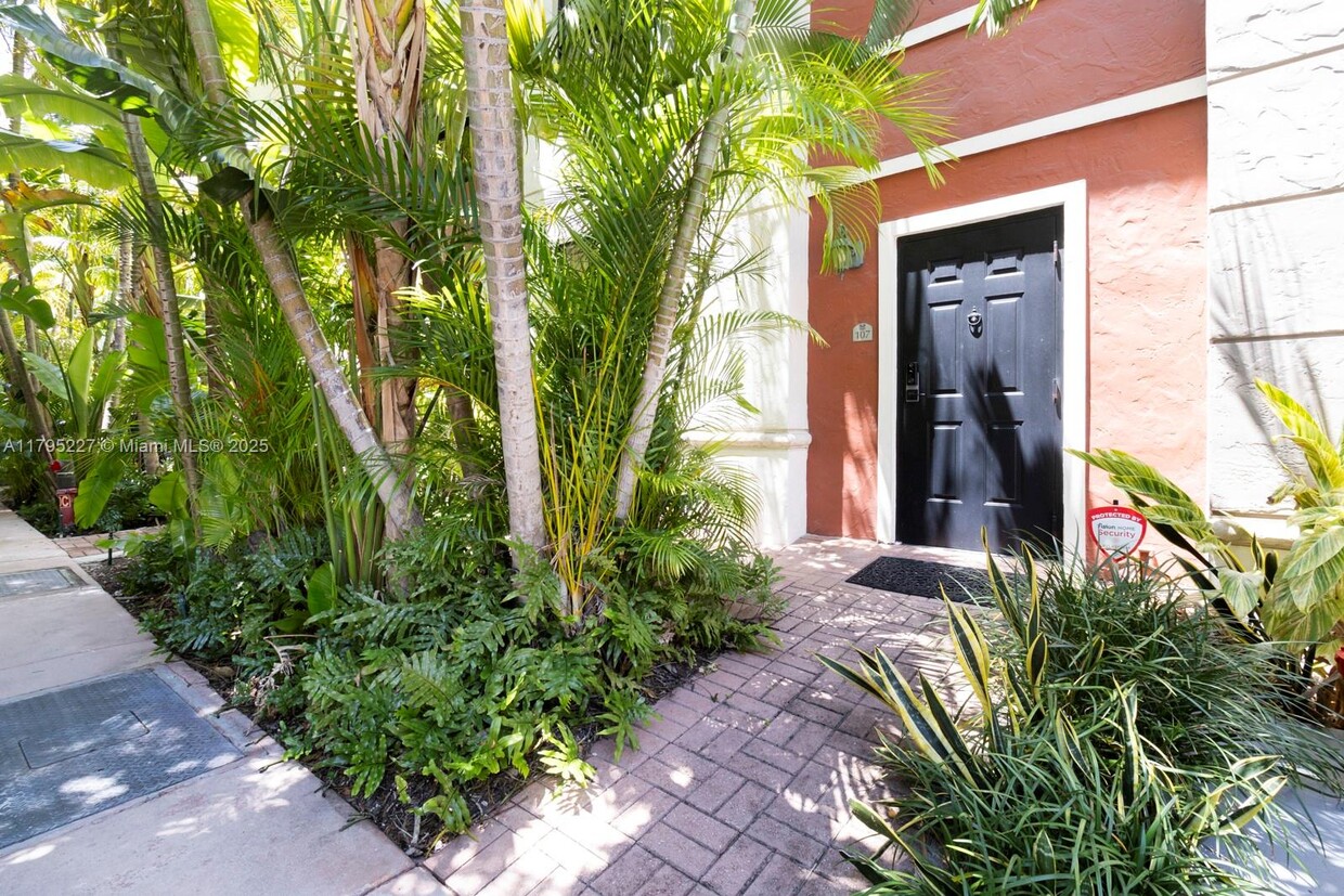 Primary Photo - 888 Douglas Rd