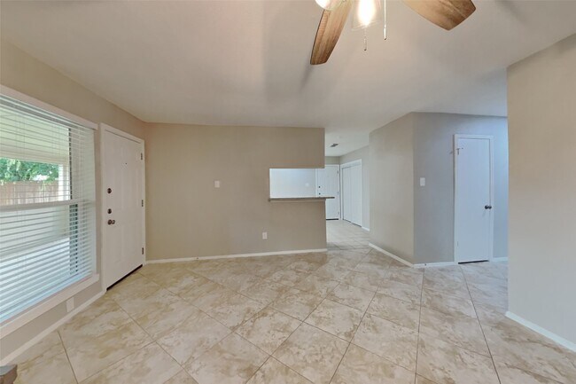 Building Photo - 10015 Rippling Fields Dr