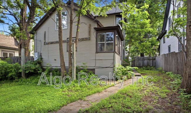 Foto del edificio - 2923 N Girard Ave